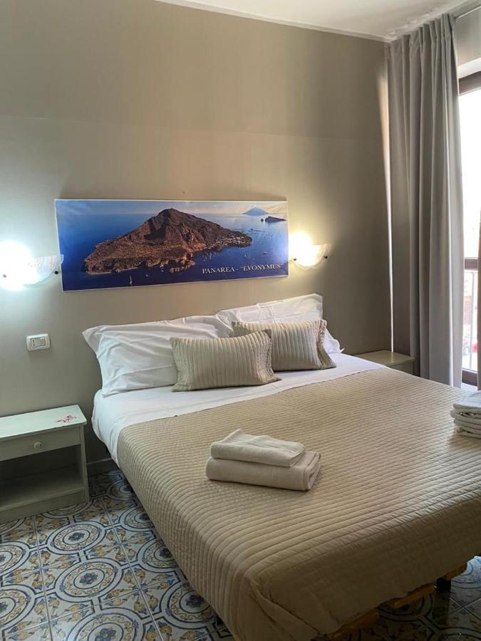 Phenicusa Milazzo Buitenkant foto