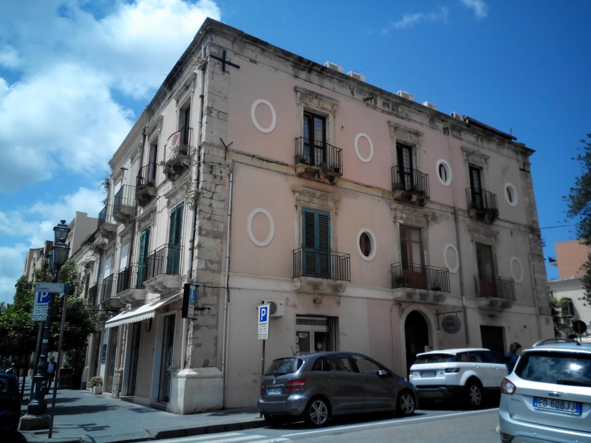 Phenicusa Milazzo Buitenkant foto