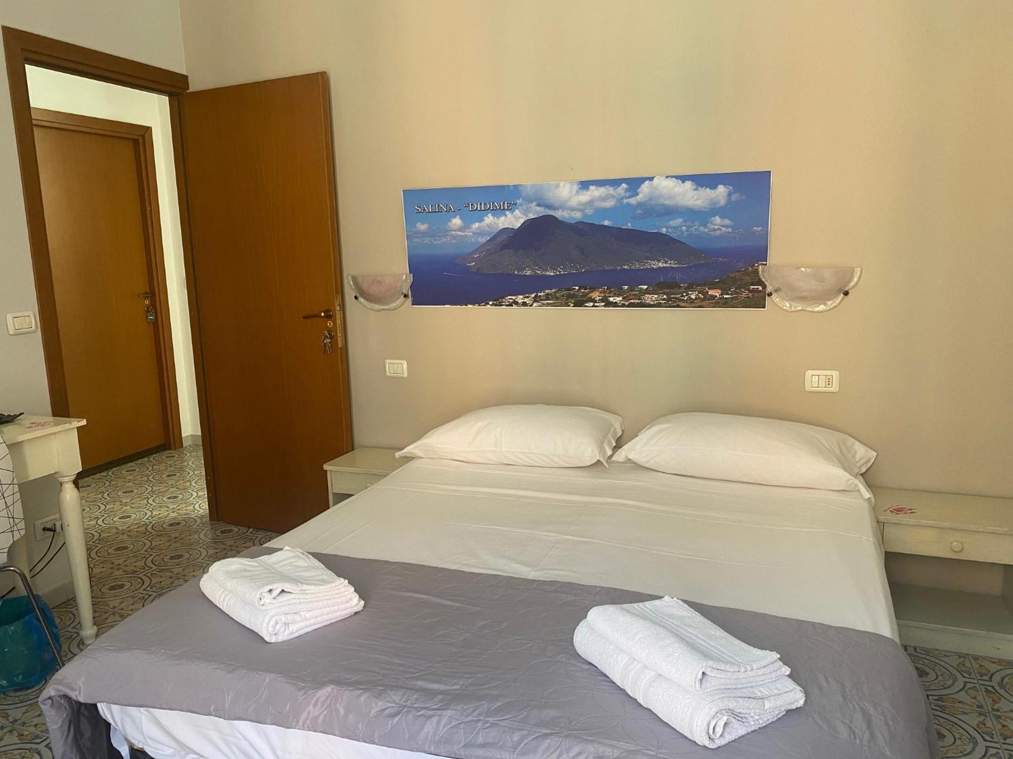 Phenicusa Milazzo Buitenkant foto
