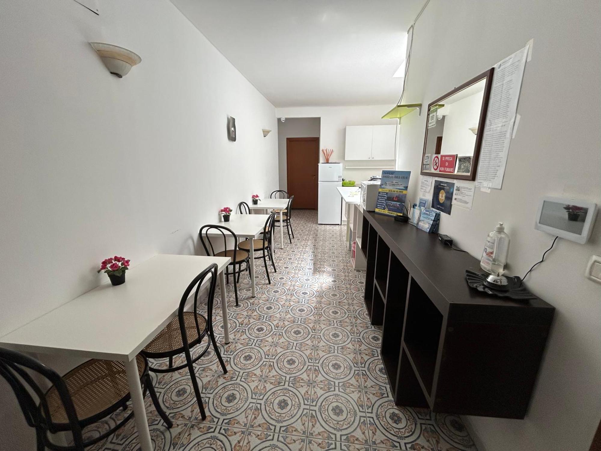 Phenicusa Milazzo Buitenkant foto